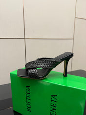 BOTTEGA VENETA 26S HEELED SANDALS 95 MM IN BLACK CALFSKIN AND RAFFIA