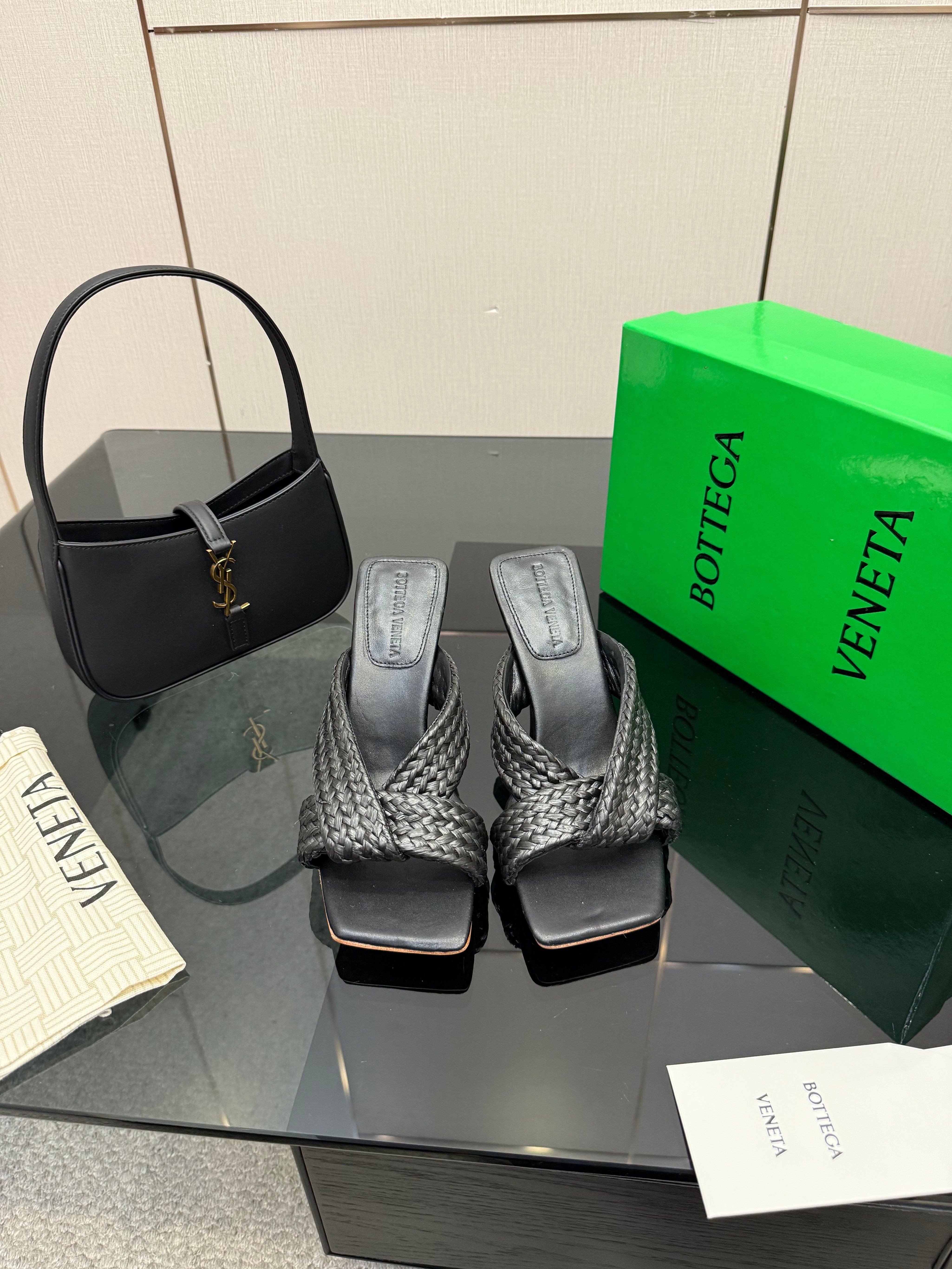 BOTTEGA VENETA 26S HEELED SANDALS 95 MM IN BLACK CALFSKIN AND RAFFIA