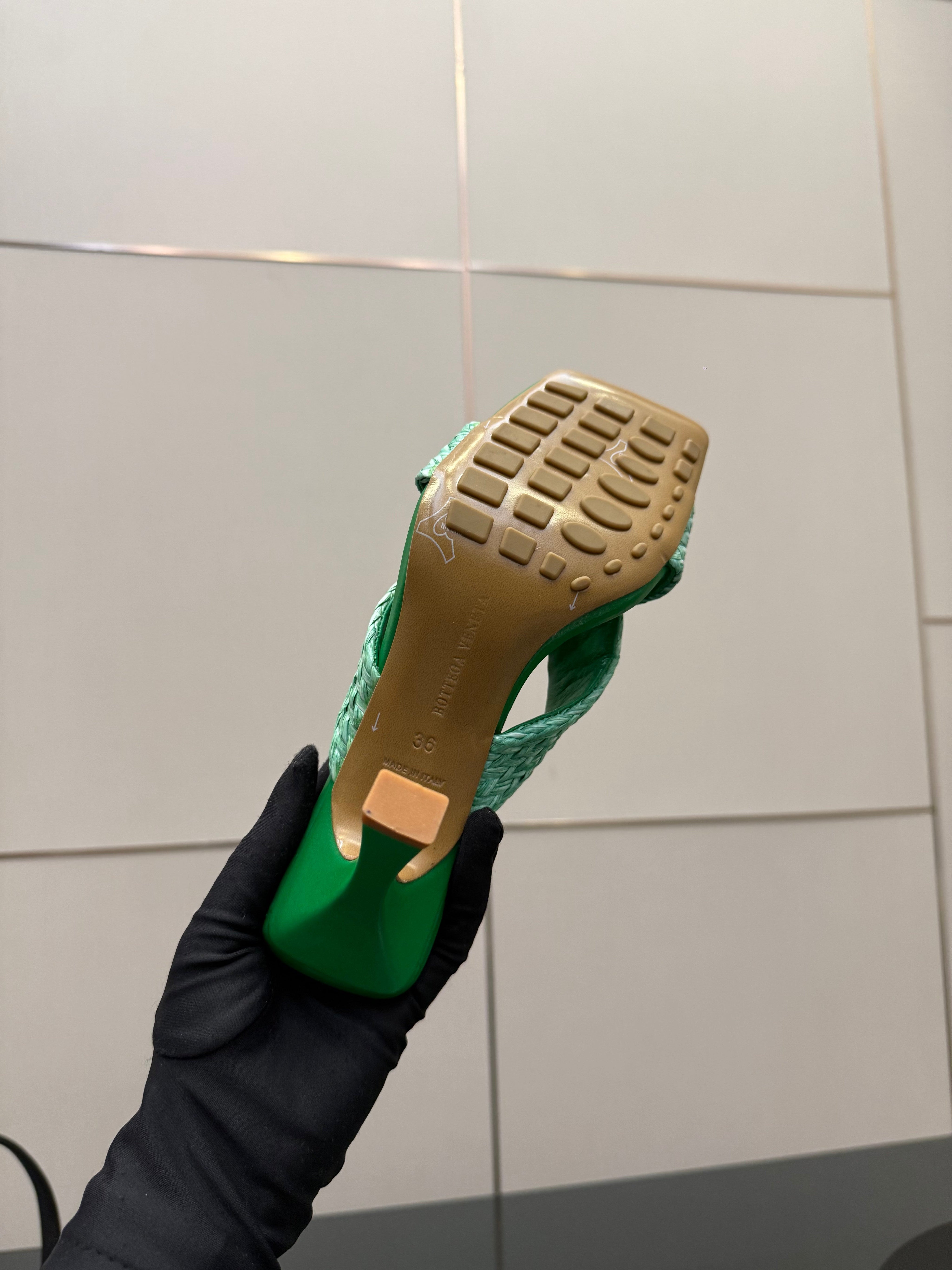 BOTTEGA VENETA 26S HEELED SANDALS 95 MM IN GREEN CALFSKIN AND RAFFIA