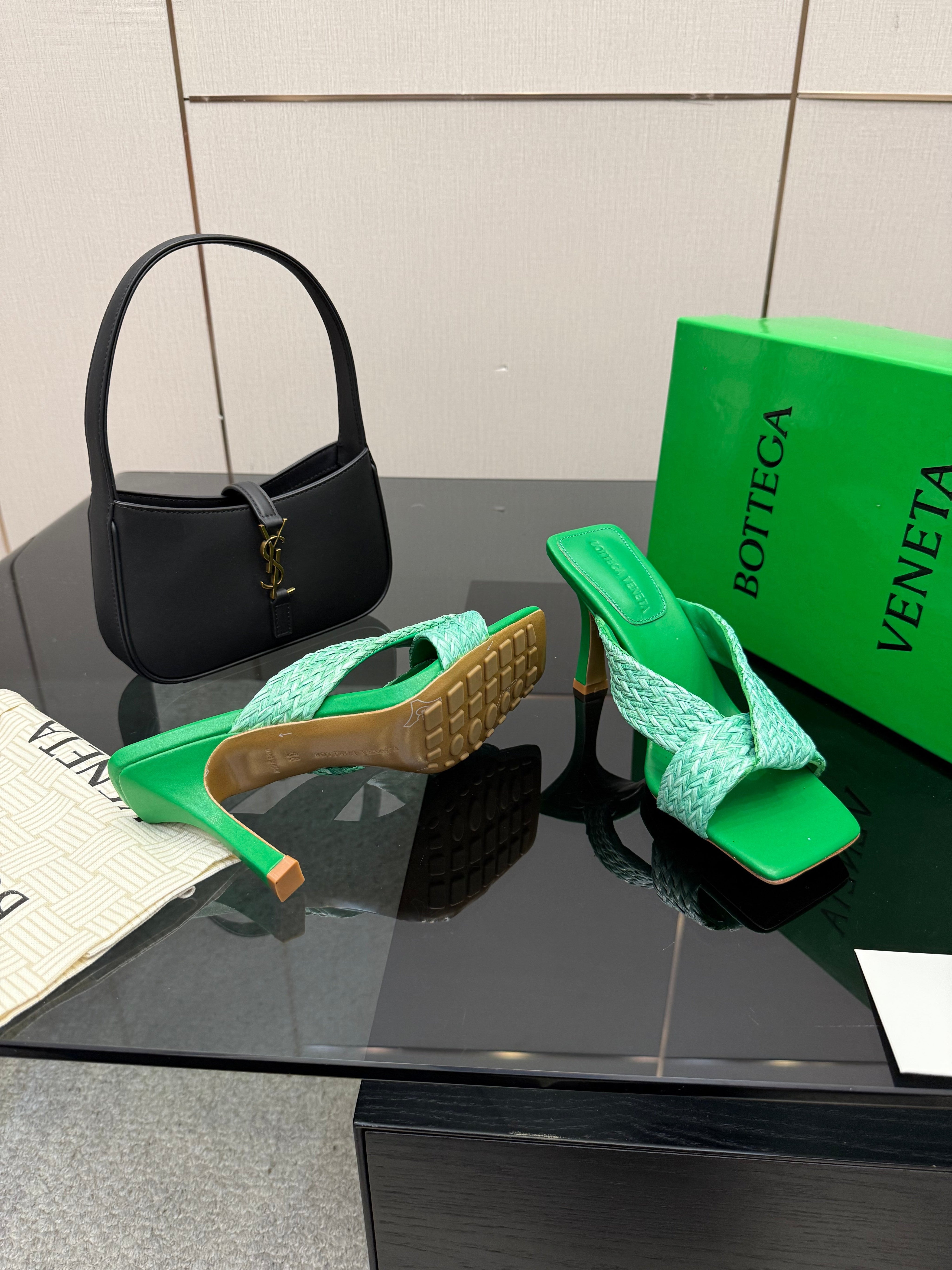 BOTTEGA VENETA 26S HEELED SANDALS 95 MM IN GREEN CALFSKIN AND RAFFIA