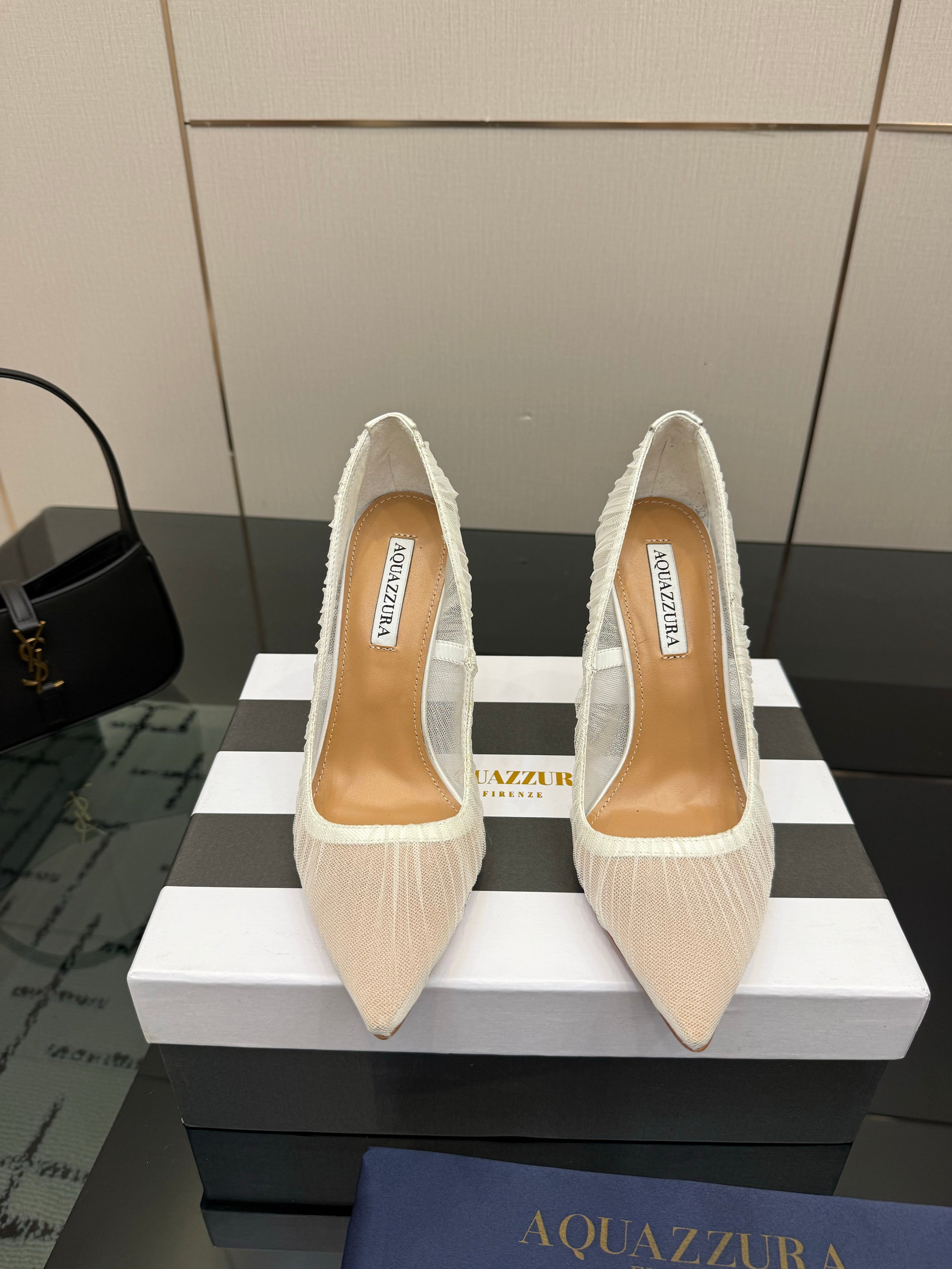 AQUAZZURA 26S OPTIC PUMPS 100 MM IN WHITE PLEATED MESH & SATIN