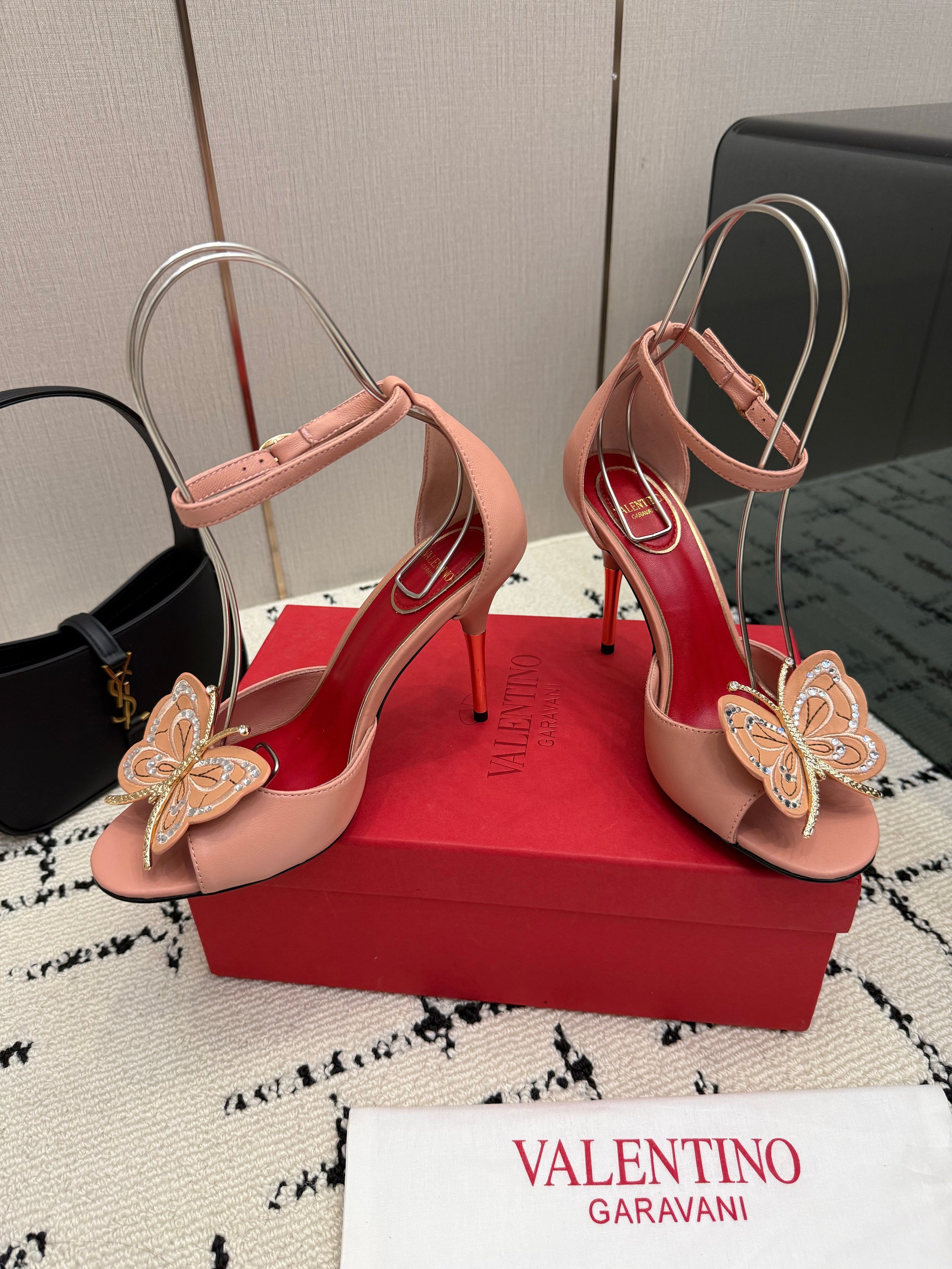 VALENTINO 26S ANKLE-STRAP BUTTERFLY SANDALS IN NUDE PINK CALFSKIN