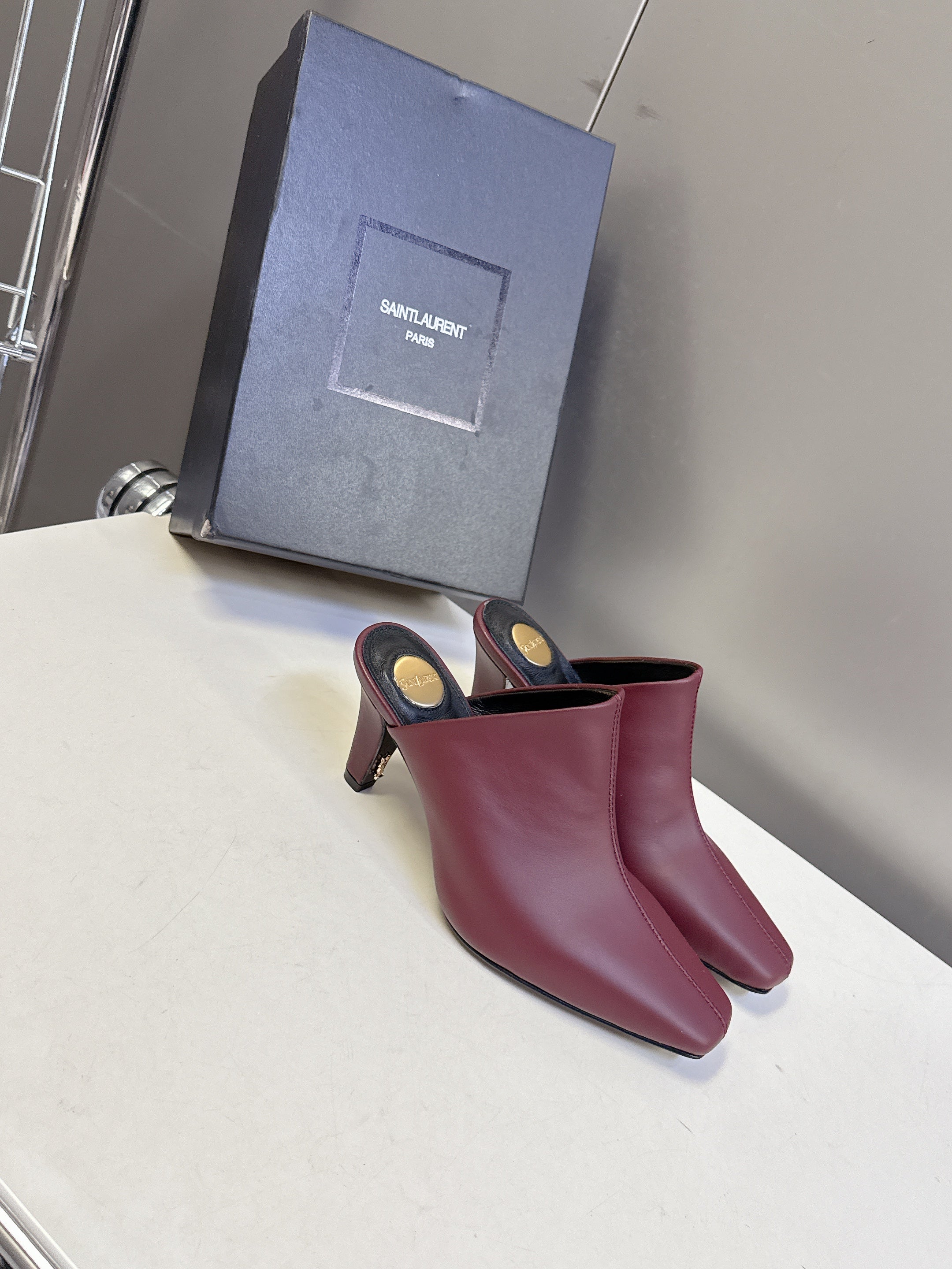 YSL 25S HIGH-HEEL SANDALS 75 MM IN DARK RED LAMBSKIN