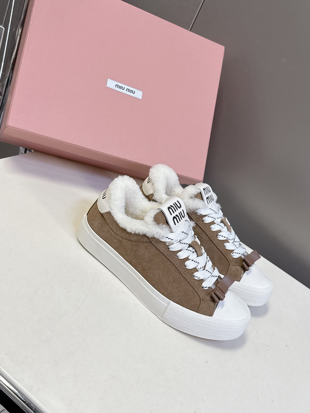 MIUMIU 25S SNEAKERS IN EARTH BROWN SUEDE WITH SHEARLING