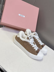 MIUMIU 25S SNEAKERS IN EARTH BROWN SUEDE WITH SHEARLING