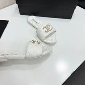 CHANEL 26S SANDALS IN WHITE QUILTED LEATHER