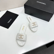 CHANEL 26S SANDALS IN WHITE QUILTED LEATHER