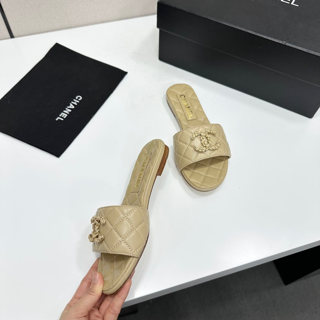 CHANEL 26S SANDALS IN BEIGE QUILTED LEATHER