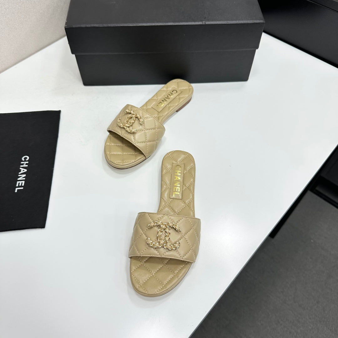 CHANEL 26S SANDALS IN BEIGE QUILTED LEATHER