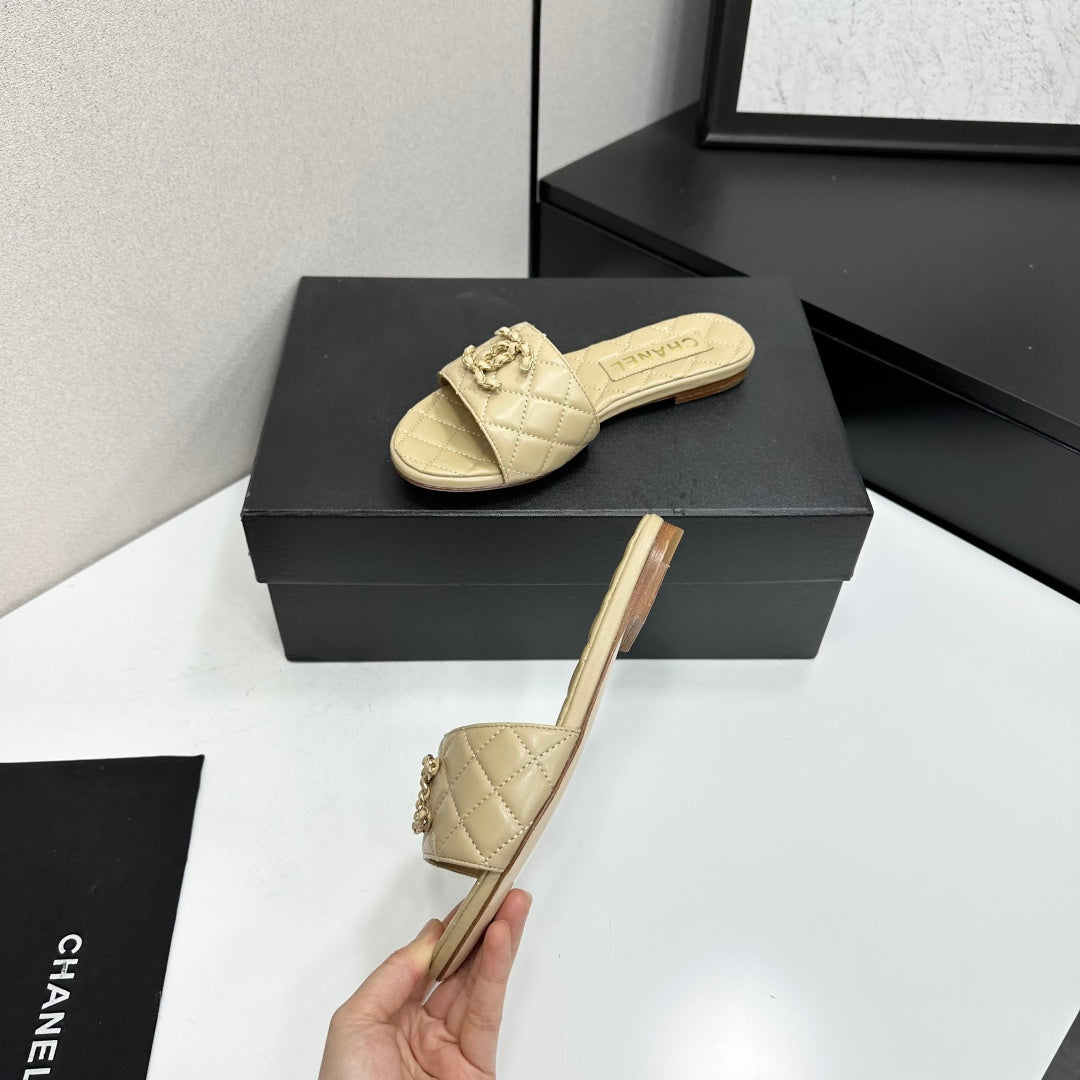 CHANEL 26S SANDALS IN BEIGE QUILTED LEATHER