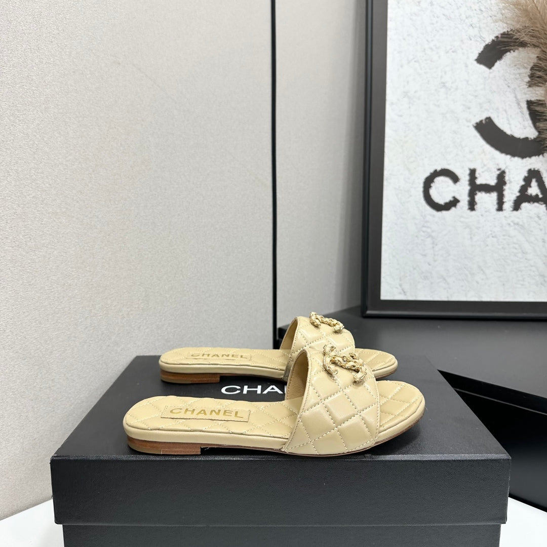 CHANEL 26S SANDALS IN BEIGE QUILTED LEATHER