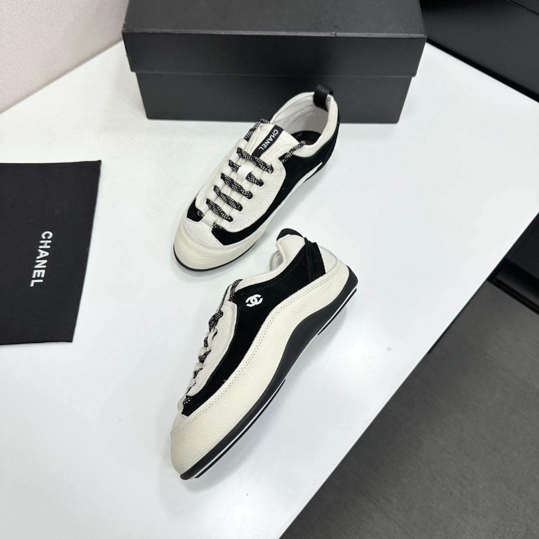 CHANEL SNEAKERS METIERS D-ART 26S IN BLACK AND WHITE CALFSKIN