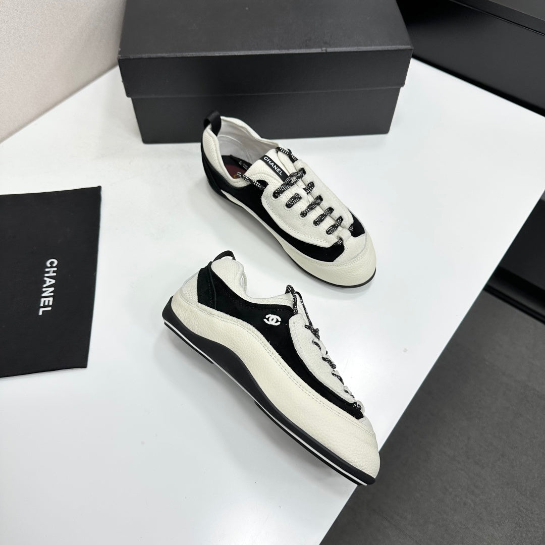 CHANEL SNEAKERS METIERS D-ART 26S IN BLACK AND WHITE CALFSKIN