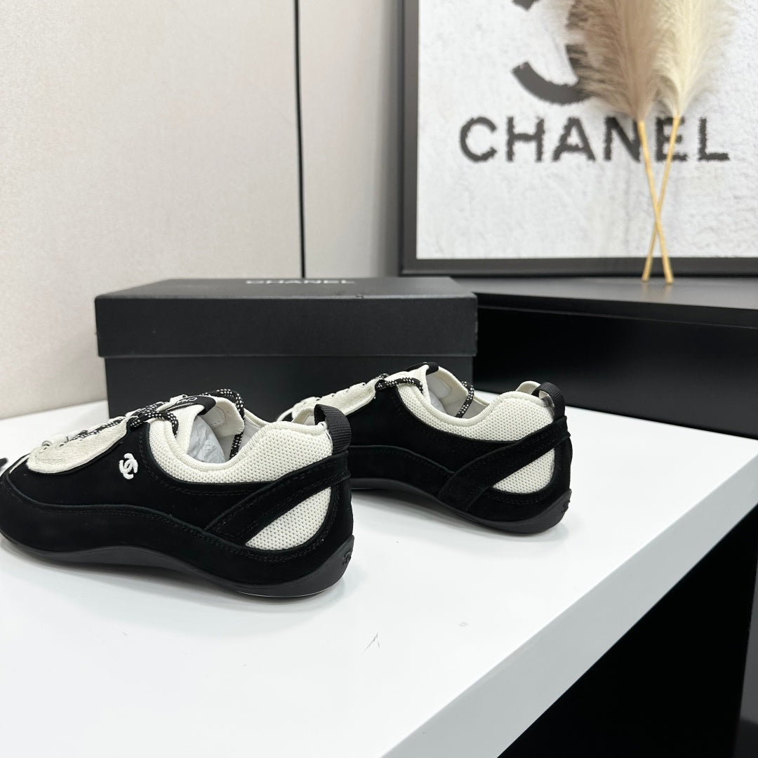 CHANEL SNEAKERS METIERS D-ART 26S IN  BLACK AND WHITE SUEDE MIXED FIBERS
