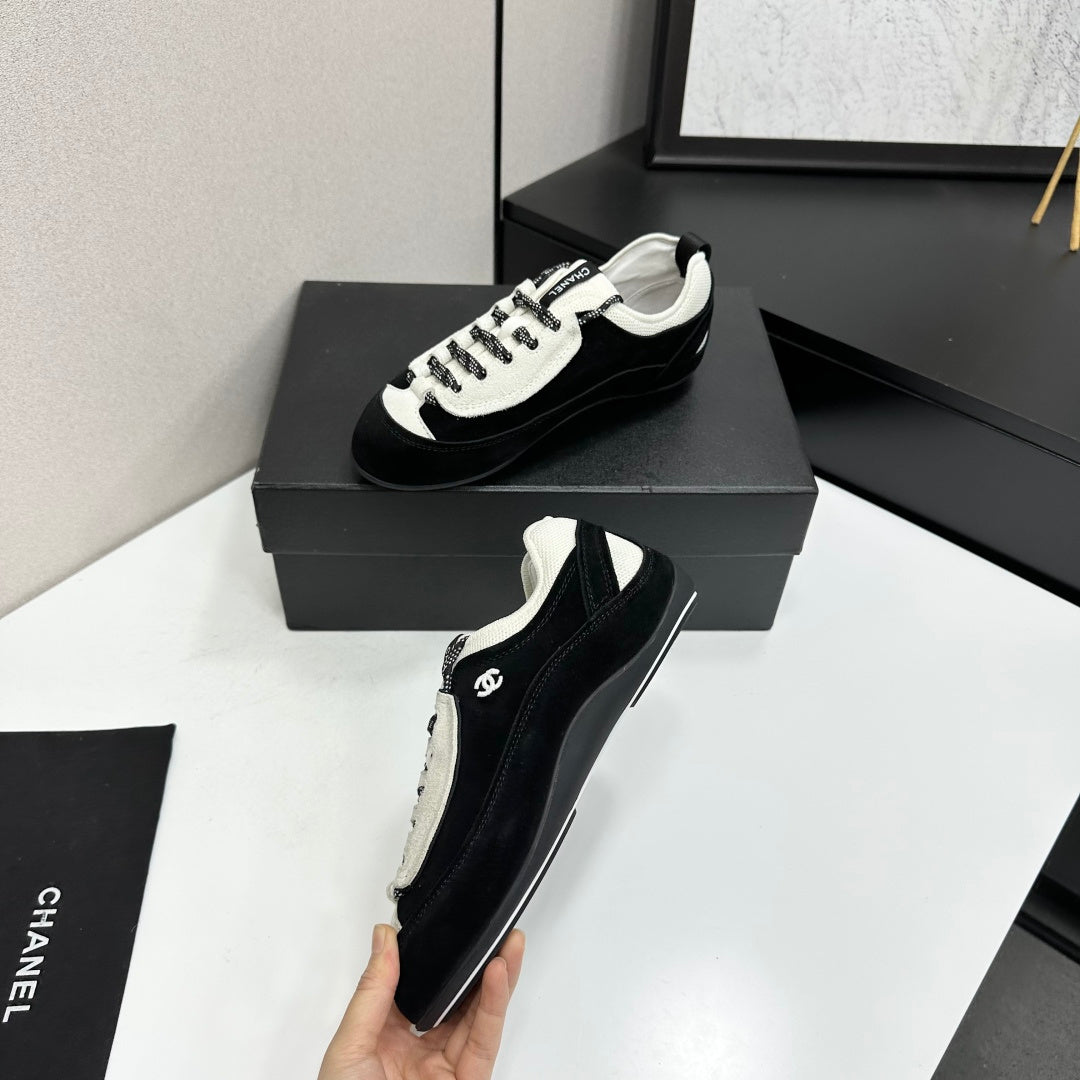 CHANEL SNEAKERS METIERS D-ART 26S IN  BLACK AND WHITE SUEDE MIXED FIBERS