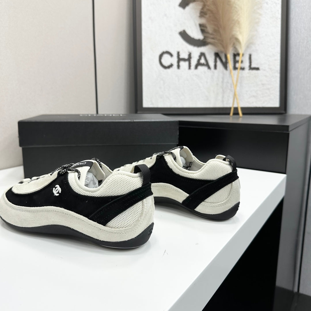 CHANEL SNEAKERS METIERS D-ART 26S IN BLACK AND WHITE SUEDE