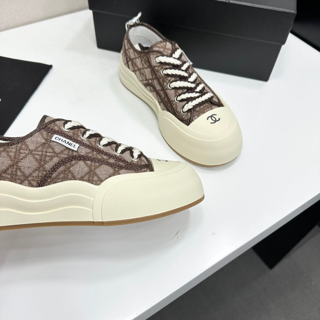 CHANEL 26S PLATFORM SNEAKERS IN BROWN CHECKERED TWEED FABRIC