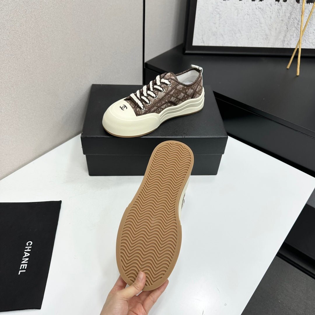 CHANEL 26S PLATFORM SNEAKERS IN BROWN CHECKERED TWEED FABRIC