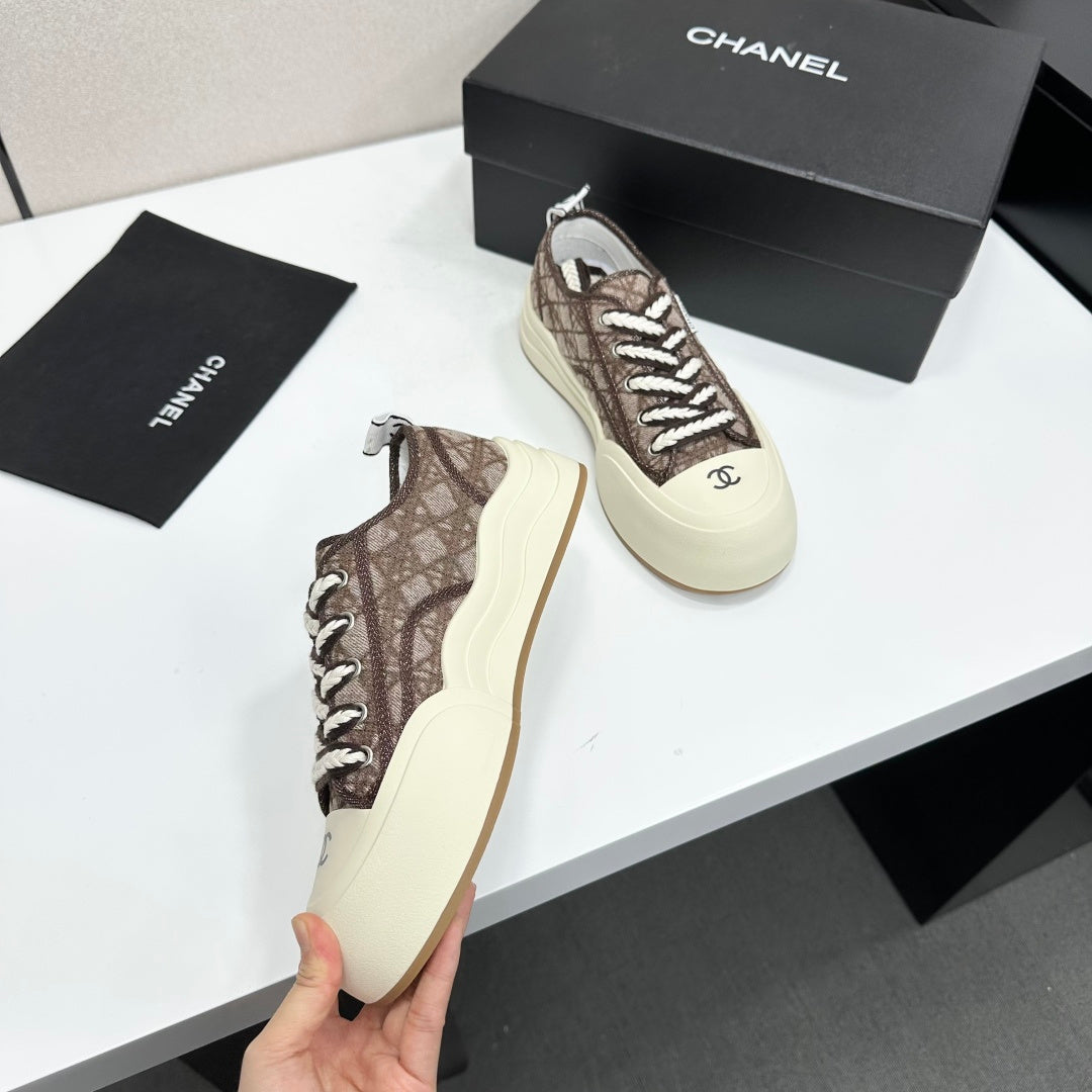 CHANEL 26S PLATFORM SNEAKERS IN BROWN CHECKERED TWEED FABRIC