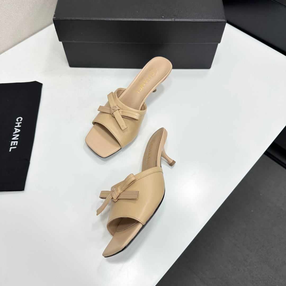 CHANEL 26S HIGH HEEL MULE SANDALS 50 MM IN BEIGE LAMBSKIN WITH BOW DETAIL