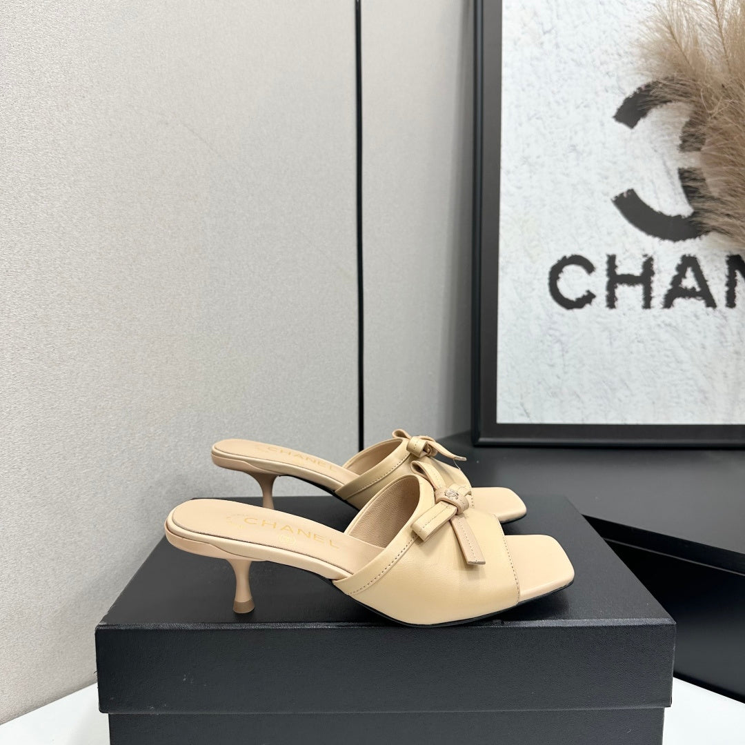 CHANEL 26S HIGH HEEL MULE SANDALS 50 MM IN BEIGE LAMBSKIN WITH BOW DETAIL