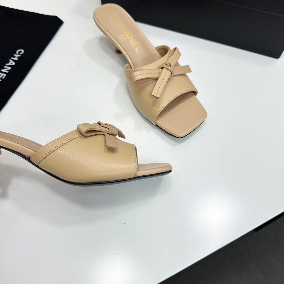 CHANEL 26S HIGH HEEL MULE SANDALS 50 MM IN BEIGE LAMBSKIN WITH BOW DETAIL