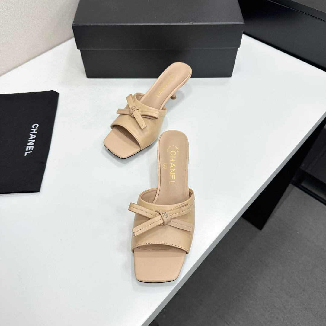 CHANEL 26S HIGH HEEL MULE SANDALS 50 MM IN BEIGE LAMBSKIN WITH BOW DETAIL