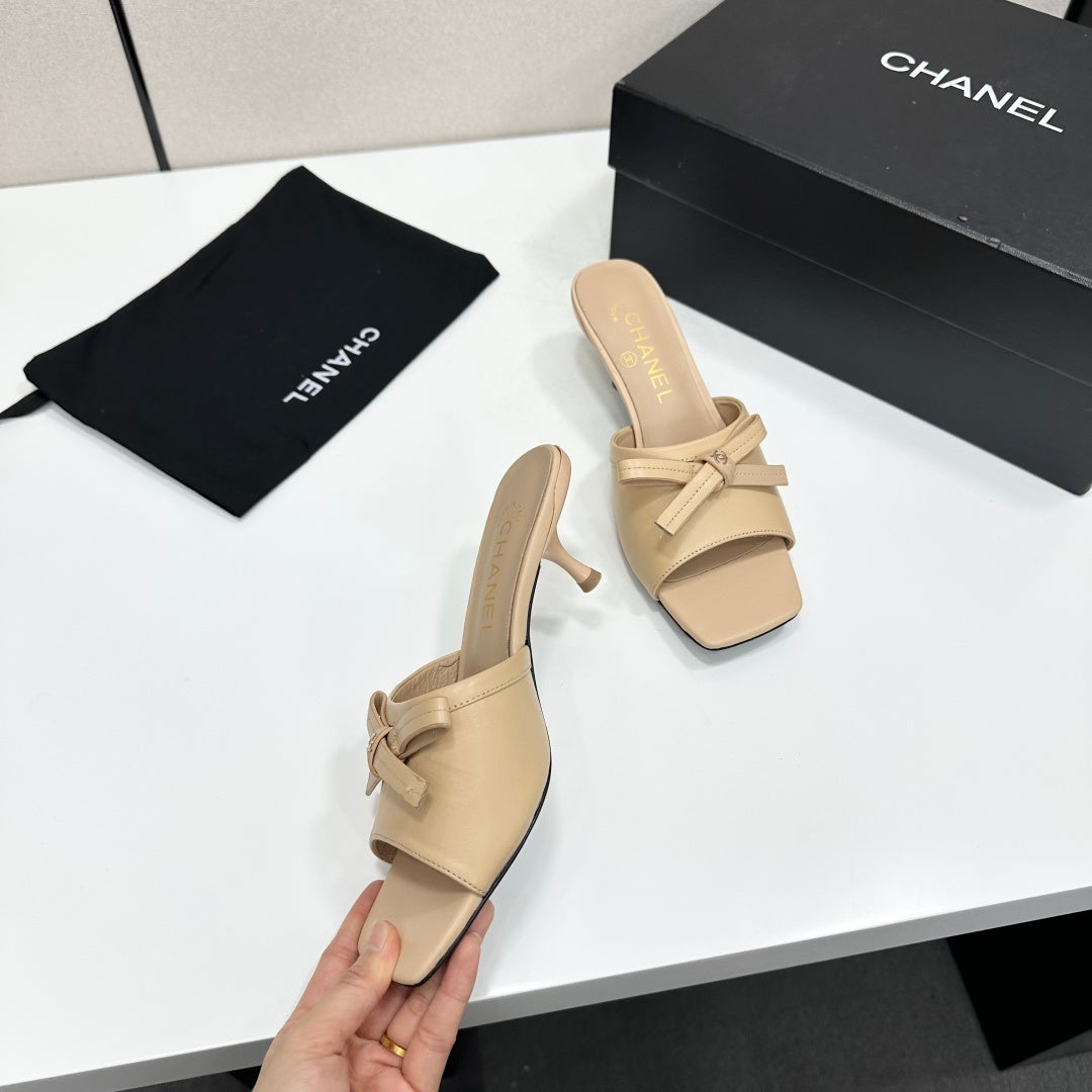 CHANEL 26S HIGH HEEL MULE SANDALS 50 MM IN BEIGE LAMBSKIN WITH BOW DETAIL