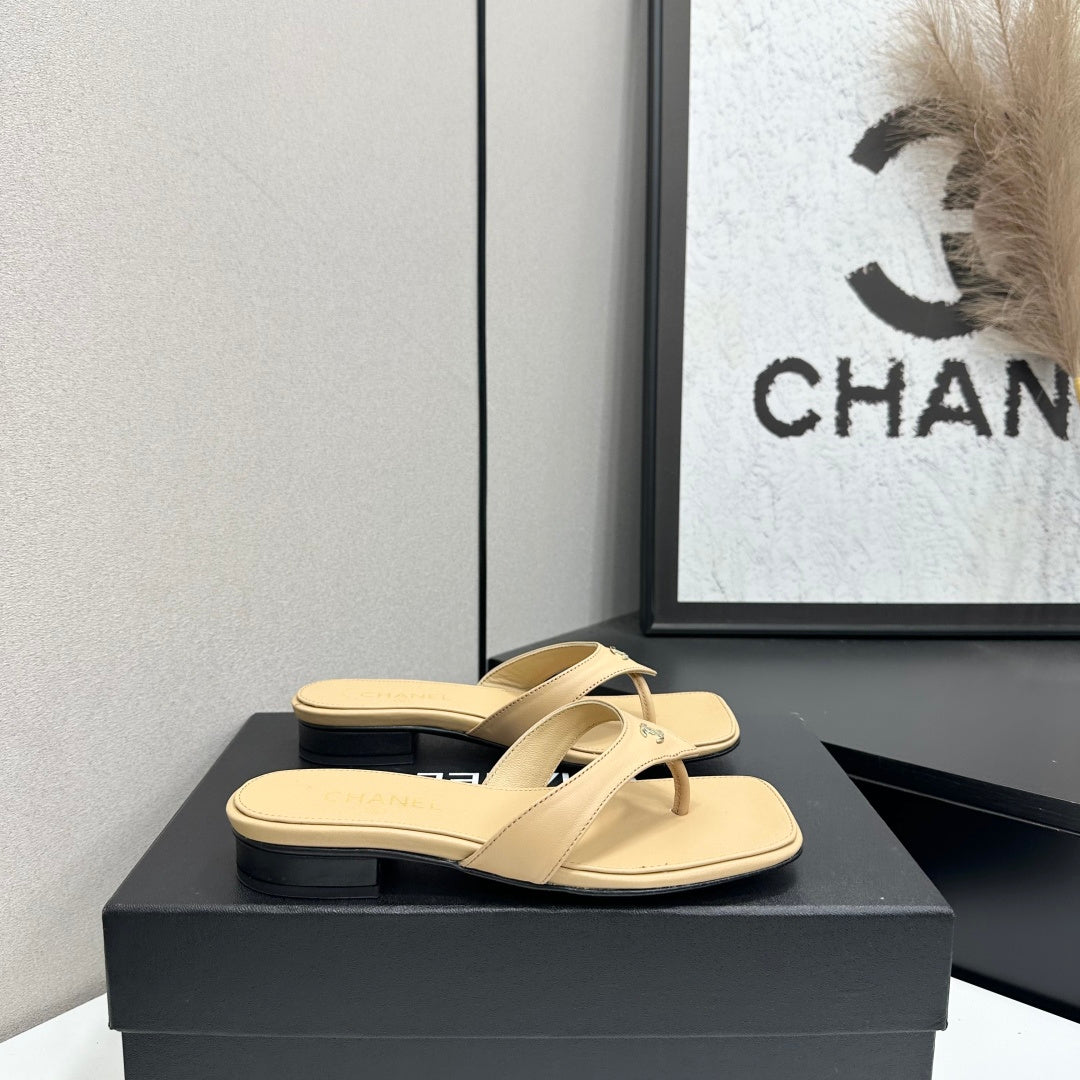 CHANEL 26S THONG SANDALS IN BEIGE LAMBSKIN