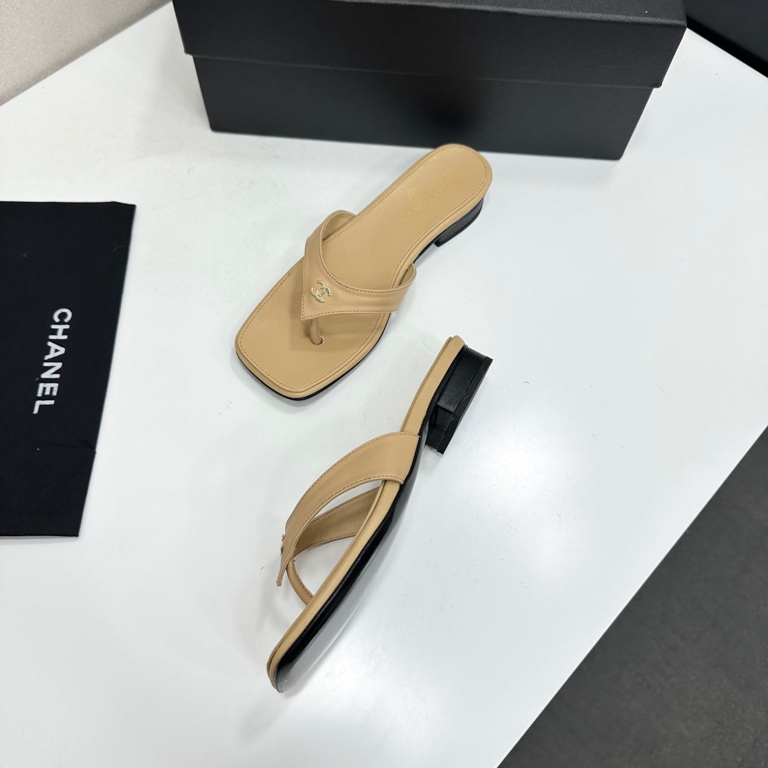 CHANEL 26S THONG SANDALS IN BEIGE LAMBSKIN