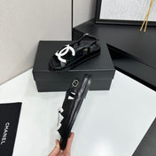 CHANEL 26S FLAT SANDALS IN BLACK LAMBSKIN WITH WHITE OVERSIZED CC LOGO