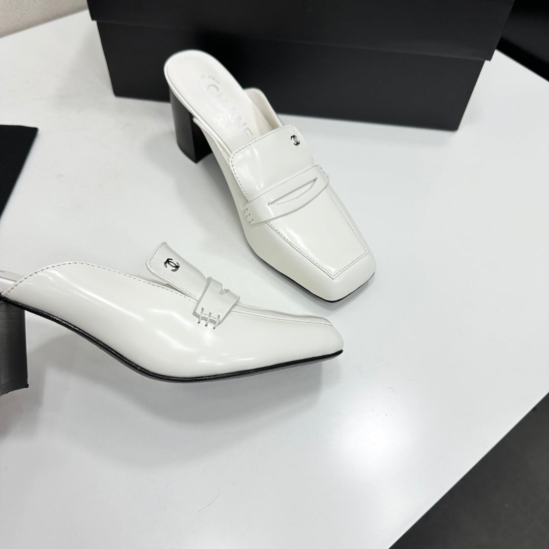 CHANEL 26S MULE PUMPS IN WHITE PATENT CALFSKIN
