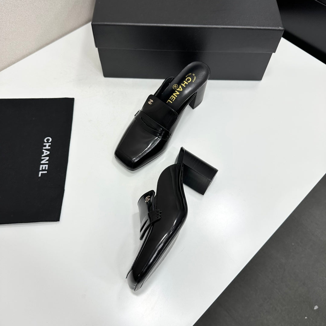 CHANEL 26S MULE PUMPS IN BLACK PATENT CALFSKIN