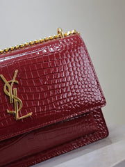 YSL 25S SUNSET MEDIUM 22 IN CRIMSON RED CROCODILE-EMBOSSED CALFSKIN GOLD HARDWRE