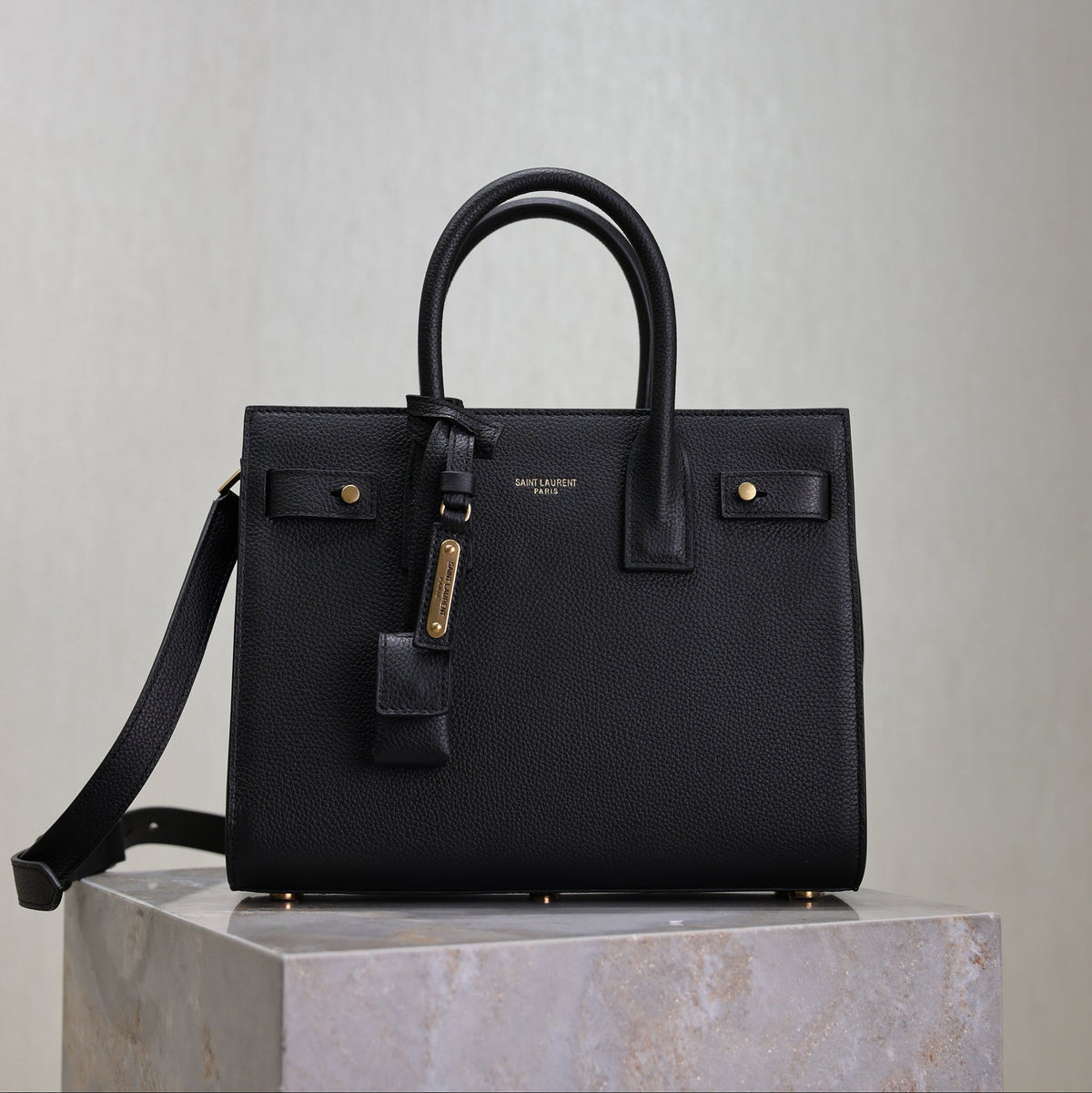 YSL 25S SAC DE JOUR MM 26 IN BLACK SUPPLE GRAINED CALFSKIN GOLD HARDWRE