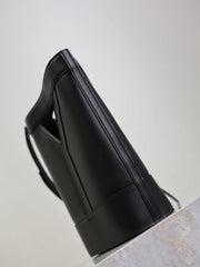 YSL 25S Y SMALL BUCKET 29 IN BLACK CALFSKIN GOLD HARDWARE