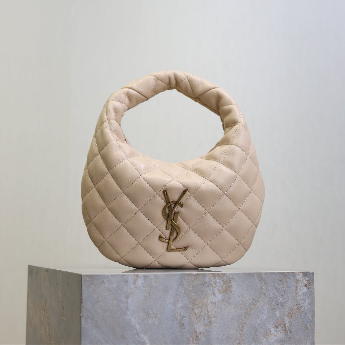 YSL 25S ICARINO 17 IN BEIGE QUILTED CALFSKIN GOLD HARDWRE