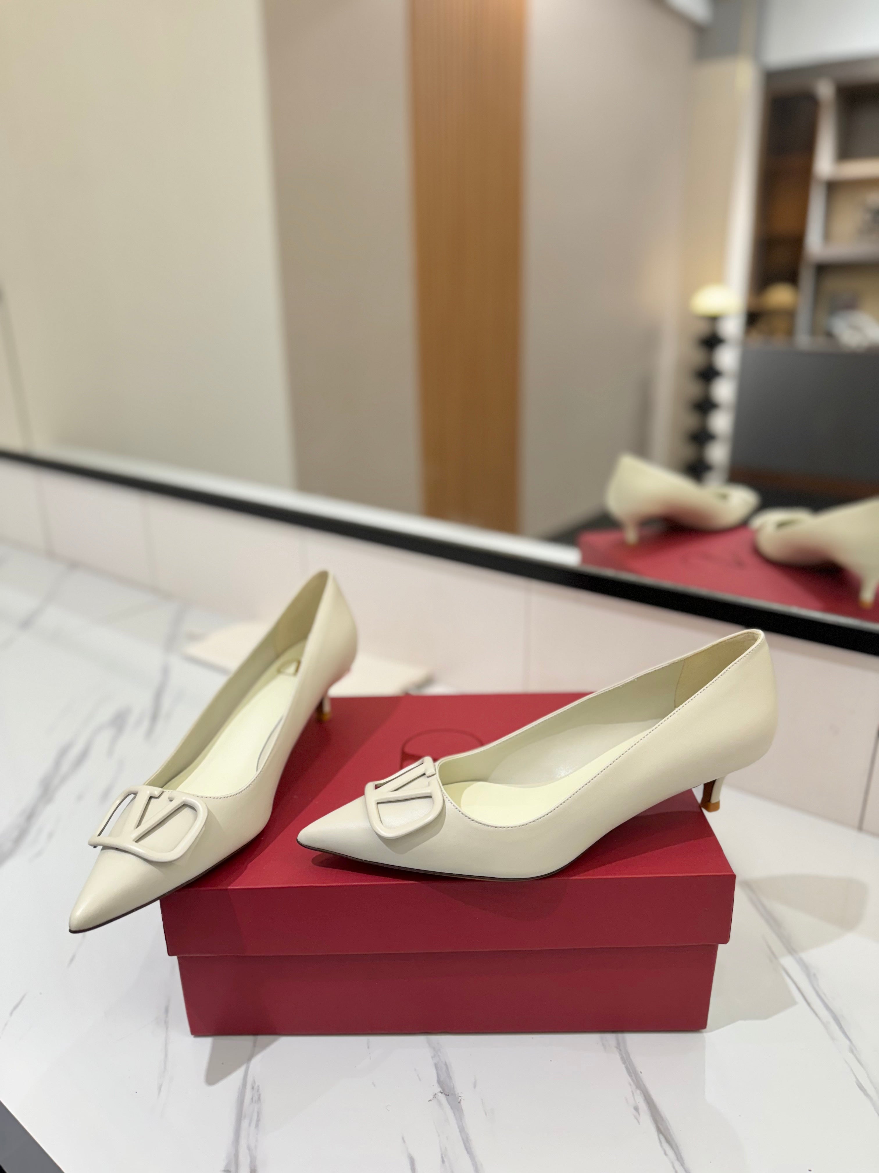 VALENTINO 26S HIGH HEELS 45 MM IN CREAM WHITE SMOOTH CALFSKIN