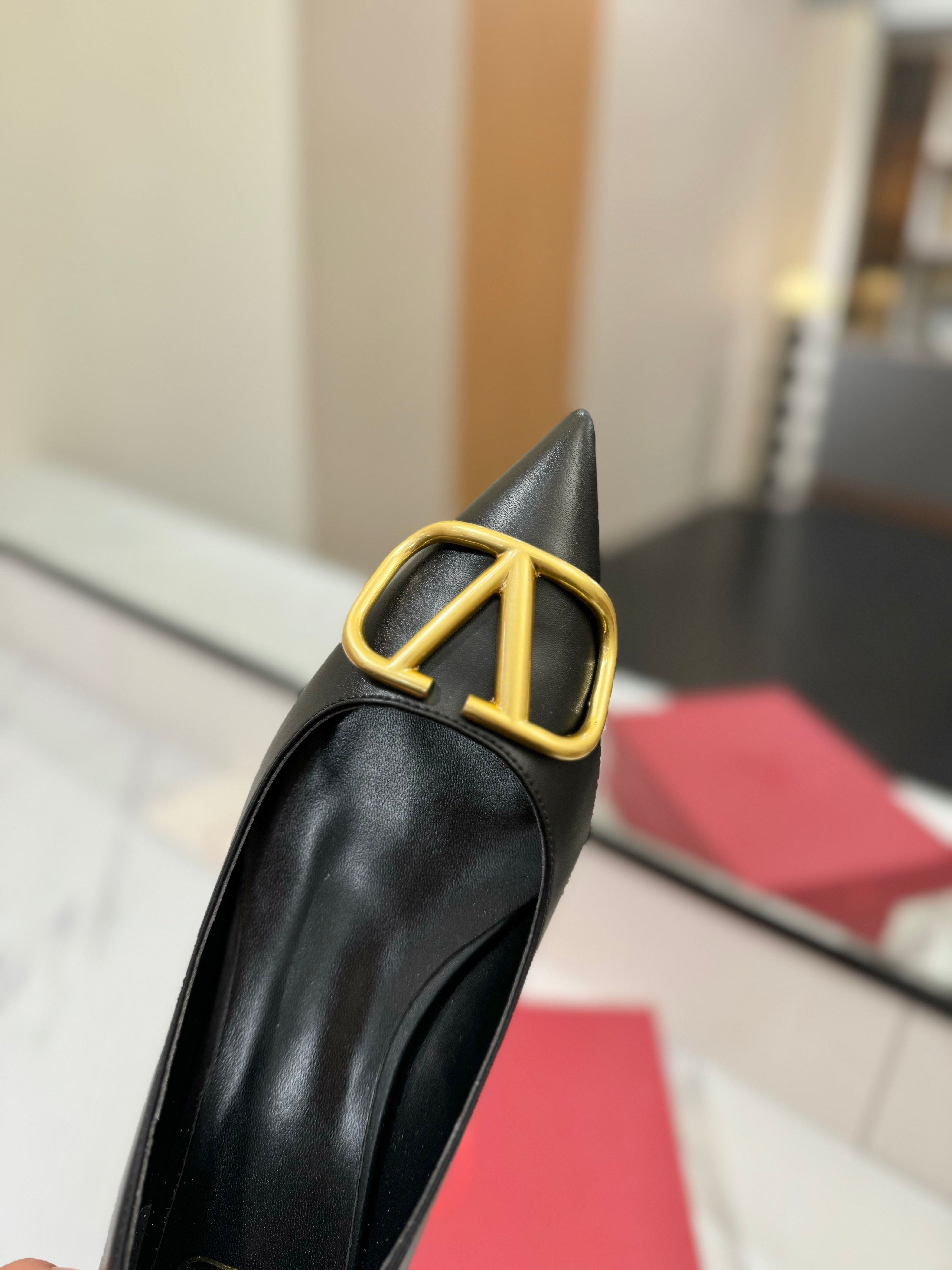 VALENTINO 26S BALLET FLATS IN BLACK SMOOTH CALFSKIN WITH GOLD HARDWARE