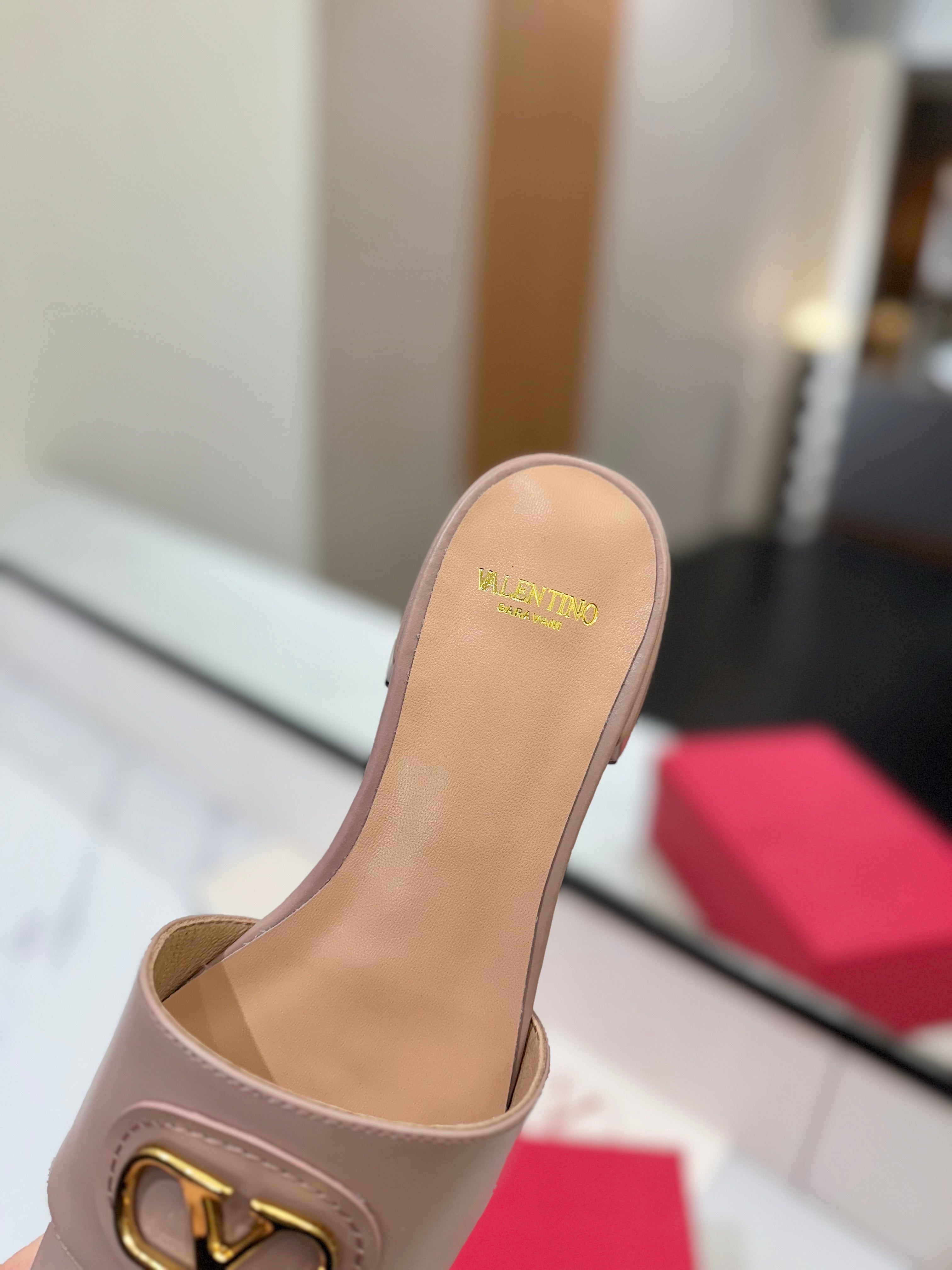 VALENTINO 26S SANDALS IN BEIGE SMOOTH CALFSKIN WITH GOLD HARDWARE