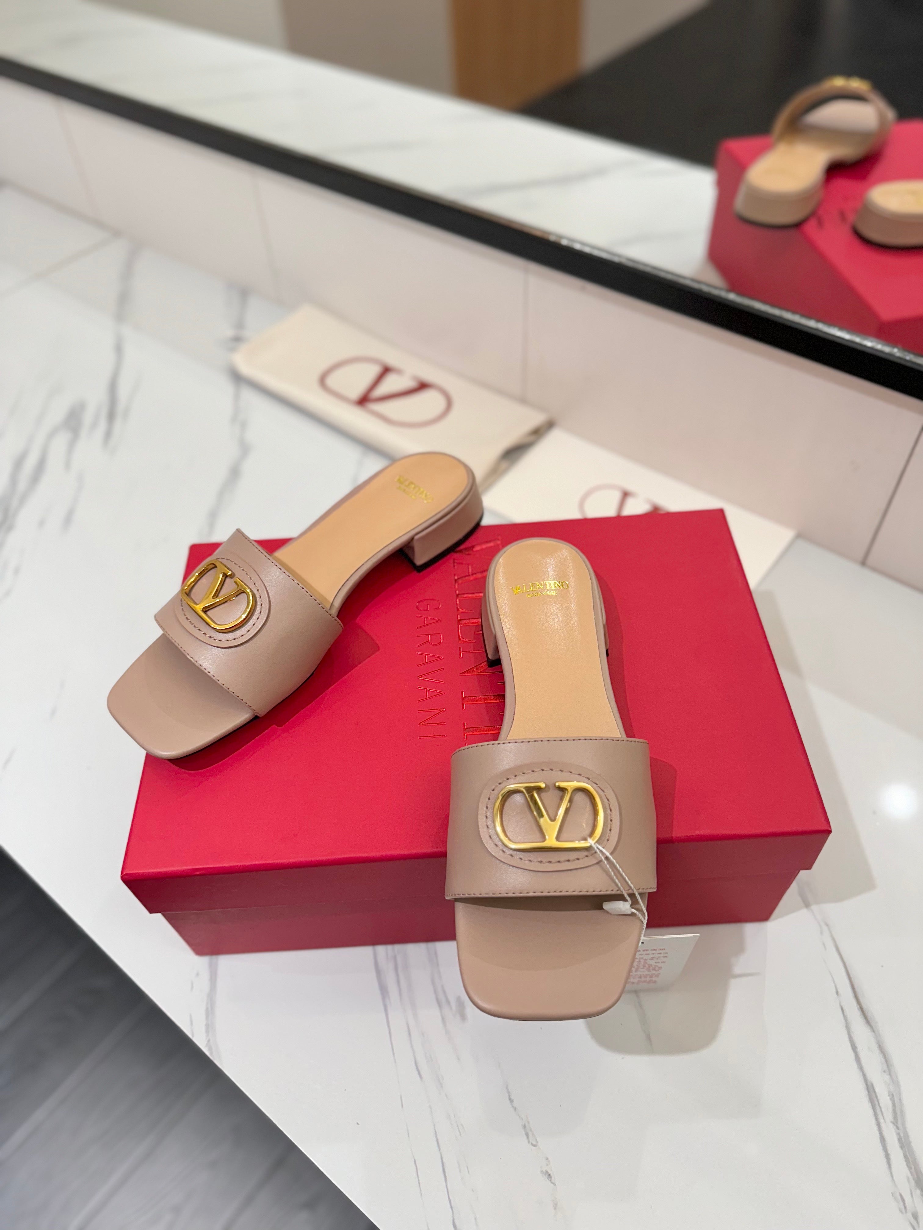 VALENTINO 26S SANDALS IN BEIGE SMOOTH CALFSKIN WITH GOLD HARDWARE