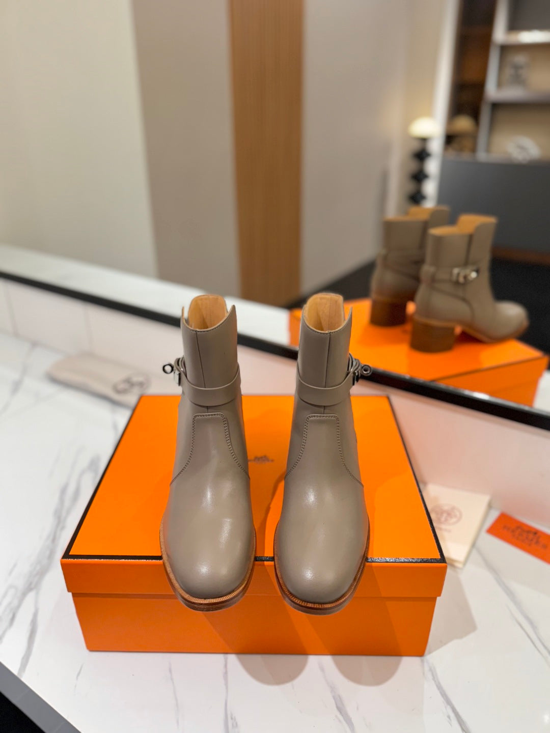 HM 26S ANKLE BOOTS 55 MM IN GREYISH BEIGE CALFSKIN