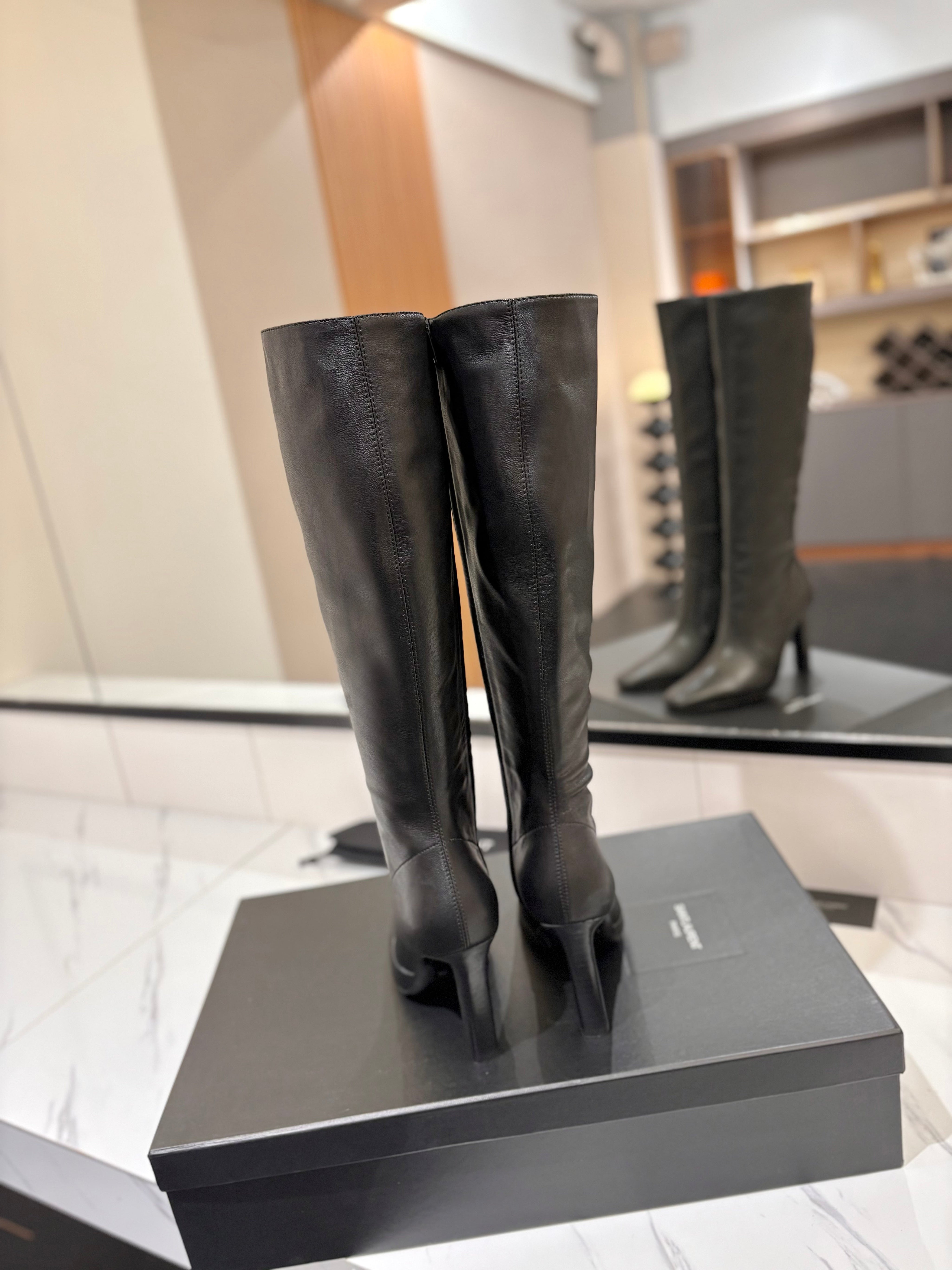 YSL 26S KNEE-HIGH BOOTS 90 MM IN BLACK CALFSKIN