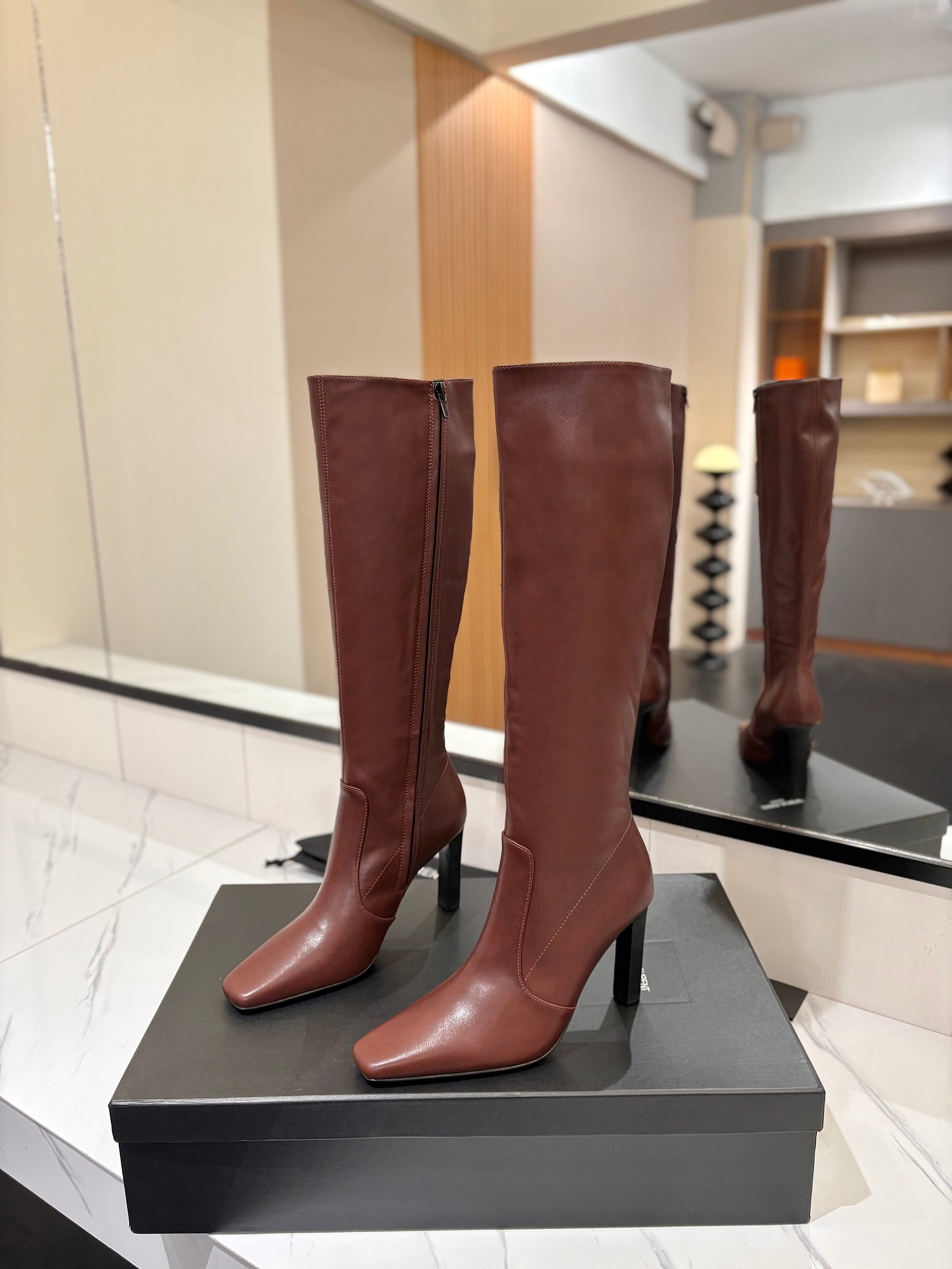 YSL 26S KNEE-HIGH BOOTS 95 MM IN BROWN CALFSKIN