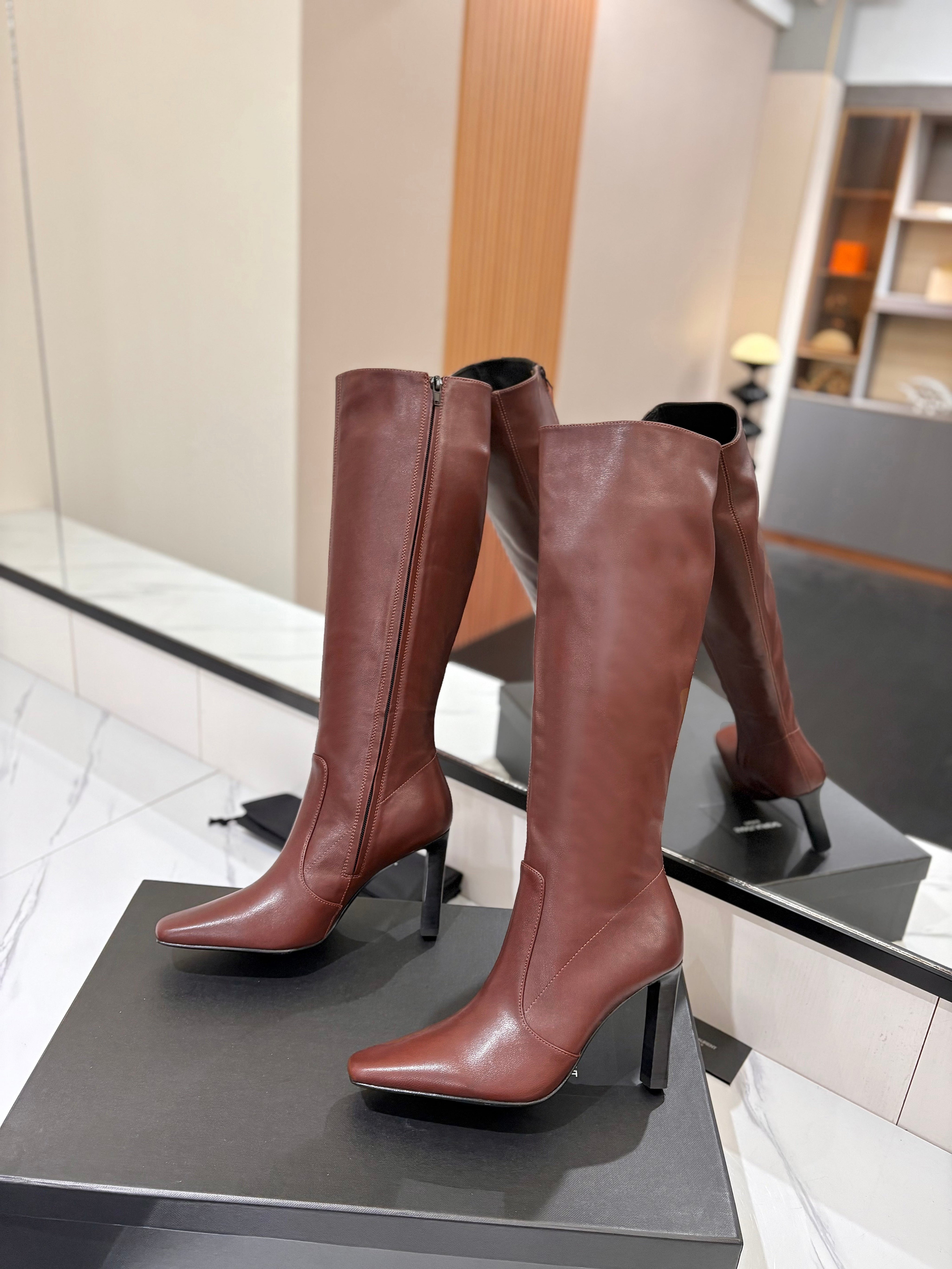 YSL 26S KNEE-HIGH BOOTS 95 MM IN BROWN CALFSKIN