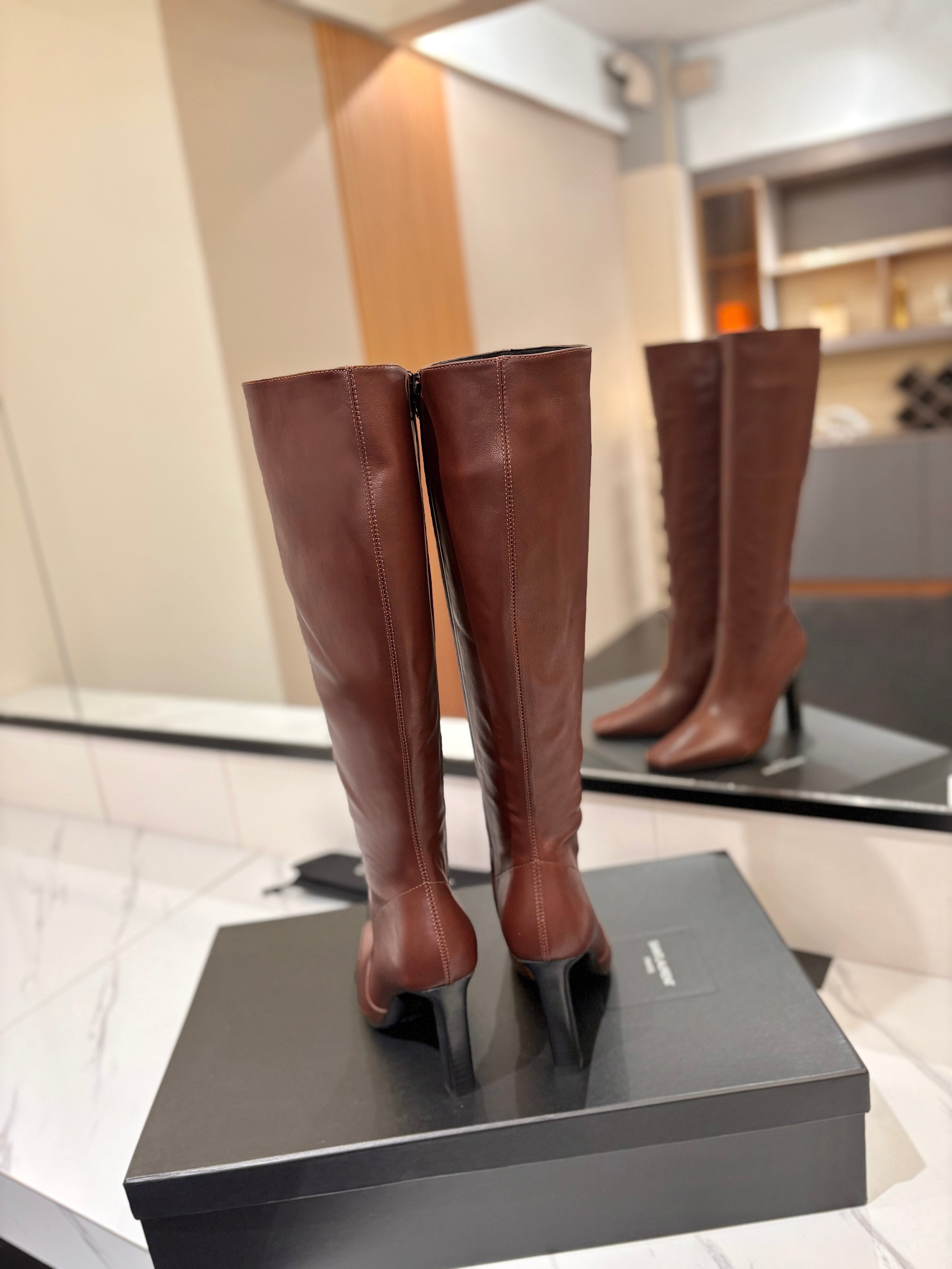 YSL 26S KNEE-HIGH BOOTS 95 MM IN BROWN CALFSKIN