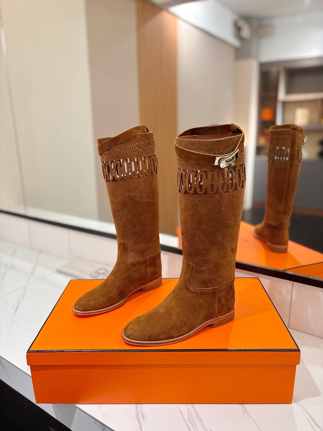 HM 26S PERFORATED HIGH-TOP BOOTS IN BROWN SUEDE