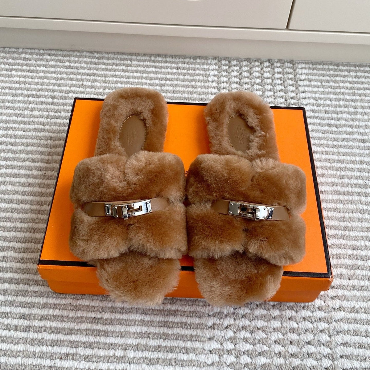 HM 25S ECLAIR SANDAL IN BROWN SHEARLING WITH SILVER HARDWARE