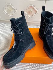 HM 25S ANKLE BOOTS IN BLACK SUEDE