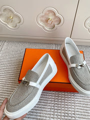 HM 25S SLIP-ON IN LIGHT GREY CANVAS WITH SILVER HARDWARE